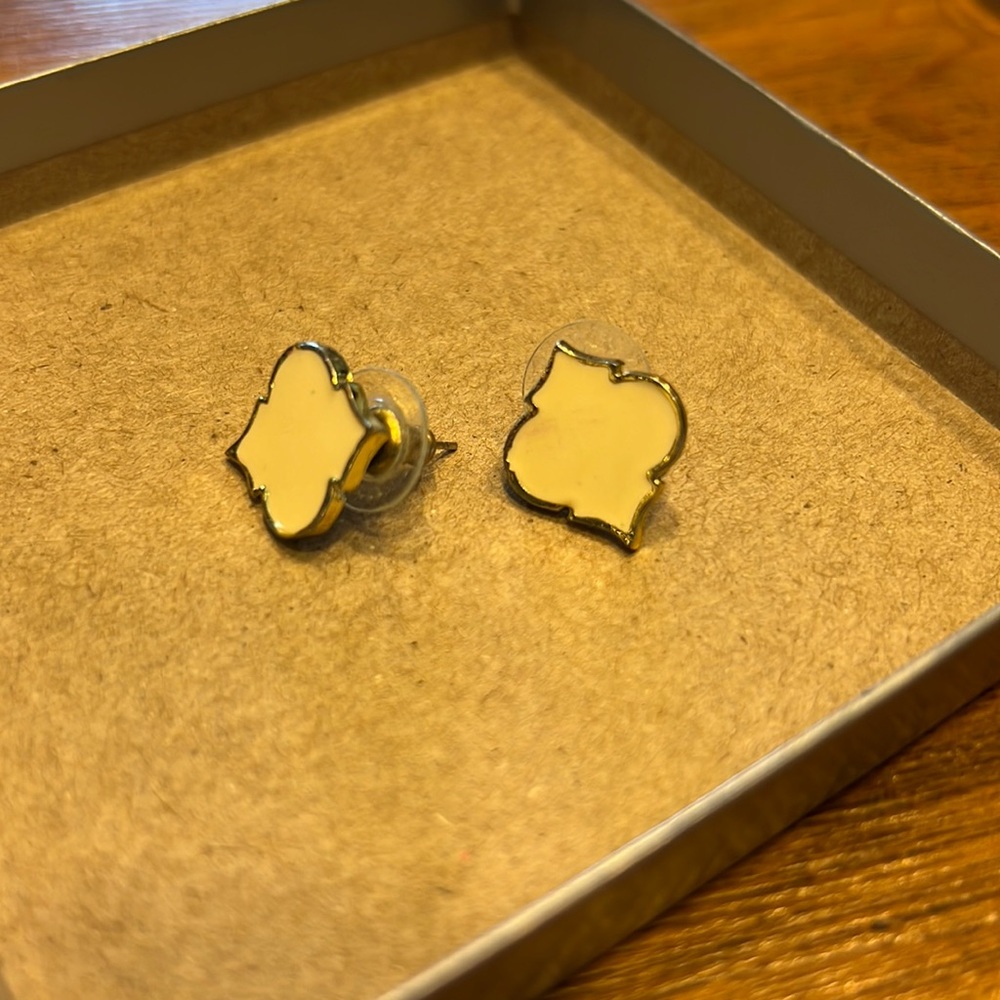 Kate spade gold & peach colored stud earrings